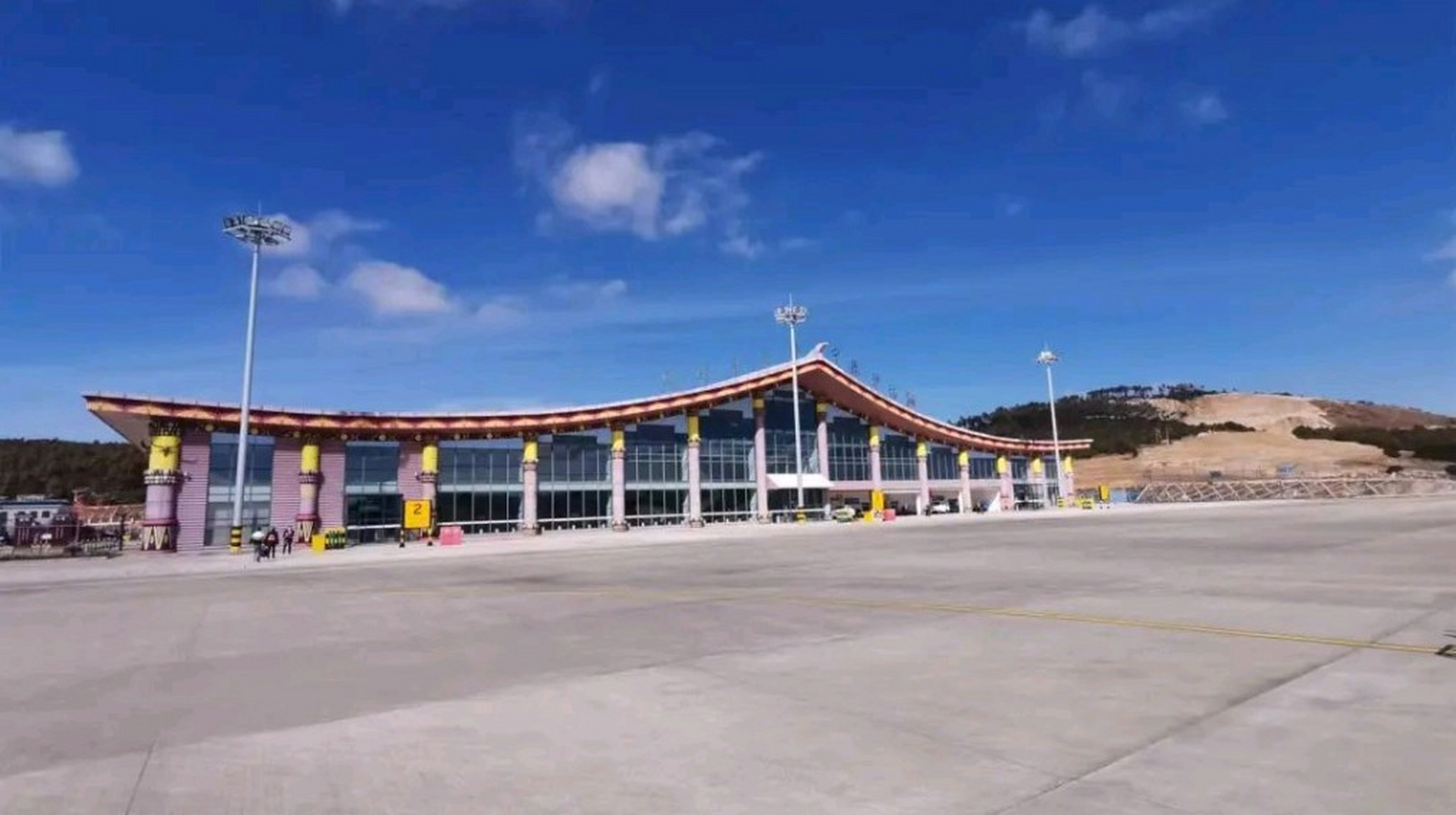 云南宁蒗县,泸沽湖的绝美之地!机场虽小却便捷通达景区.