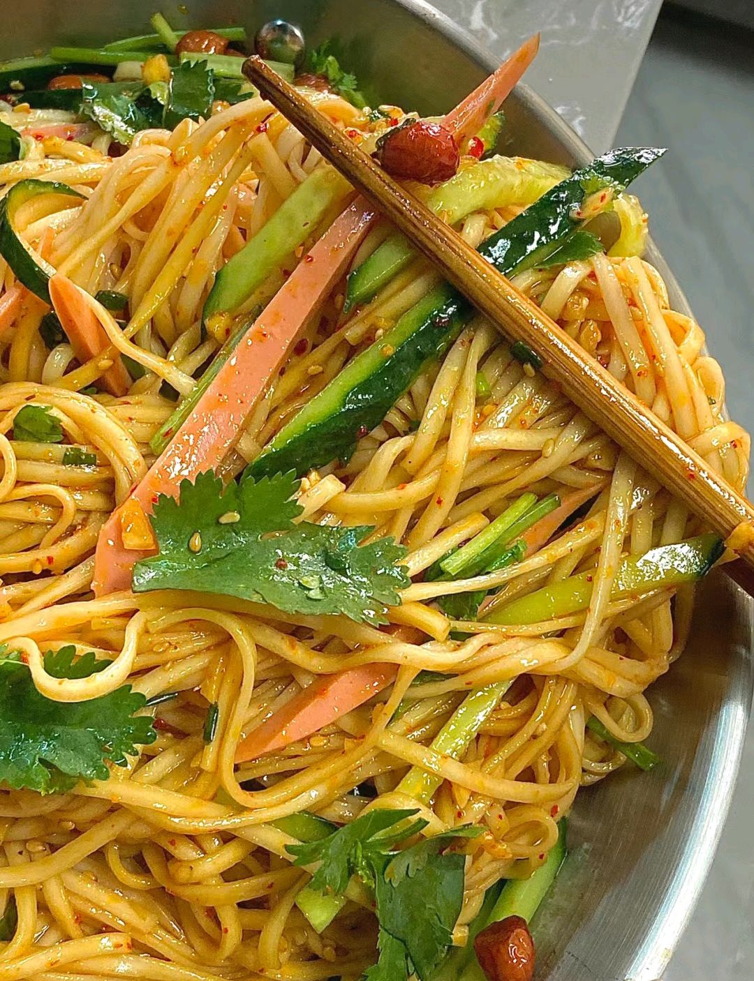 一口上瘾!5分钟就能搞定一份酸辣开胃凉拌面