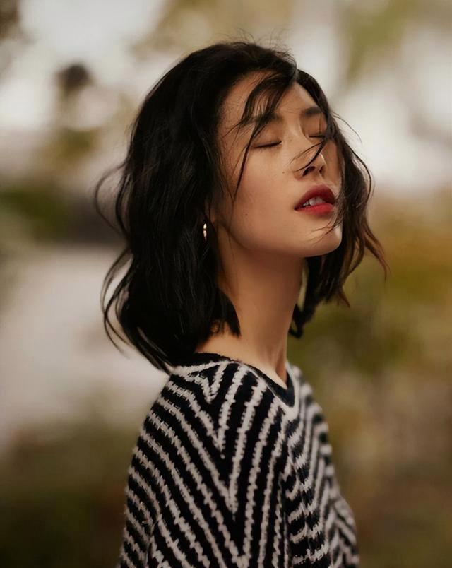 女人不管年纪多大:最好别留这4种发型,大妈感十足,还没气质