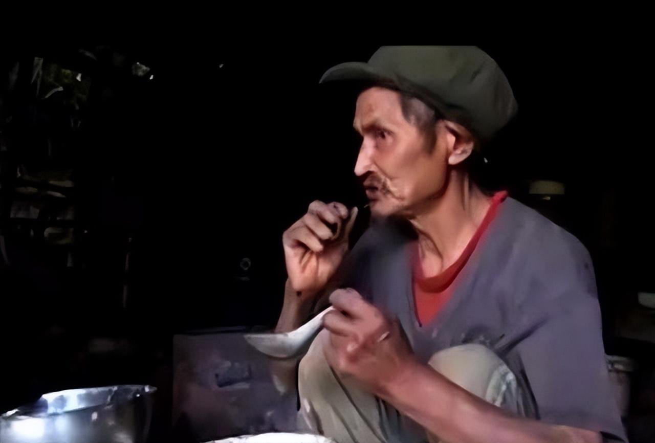 回顾75岁大爷喝汽油46年体检后身体无恙他自称喝油能治病