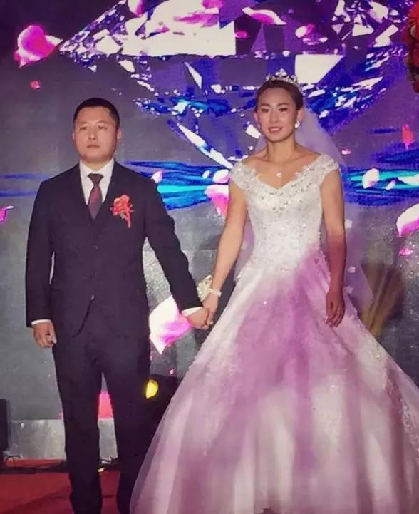 闫晓楠老公曝光!夫妻长年禁欲两地生活,网友:这哥们肯定有钱