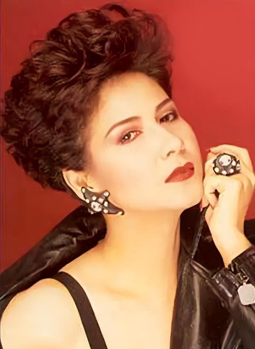 回顾王菲进不了前五徐小凤排第二十大女歌手究竟谁是第一