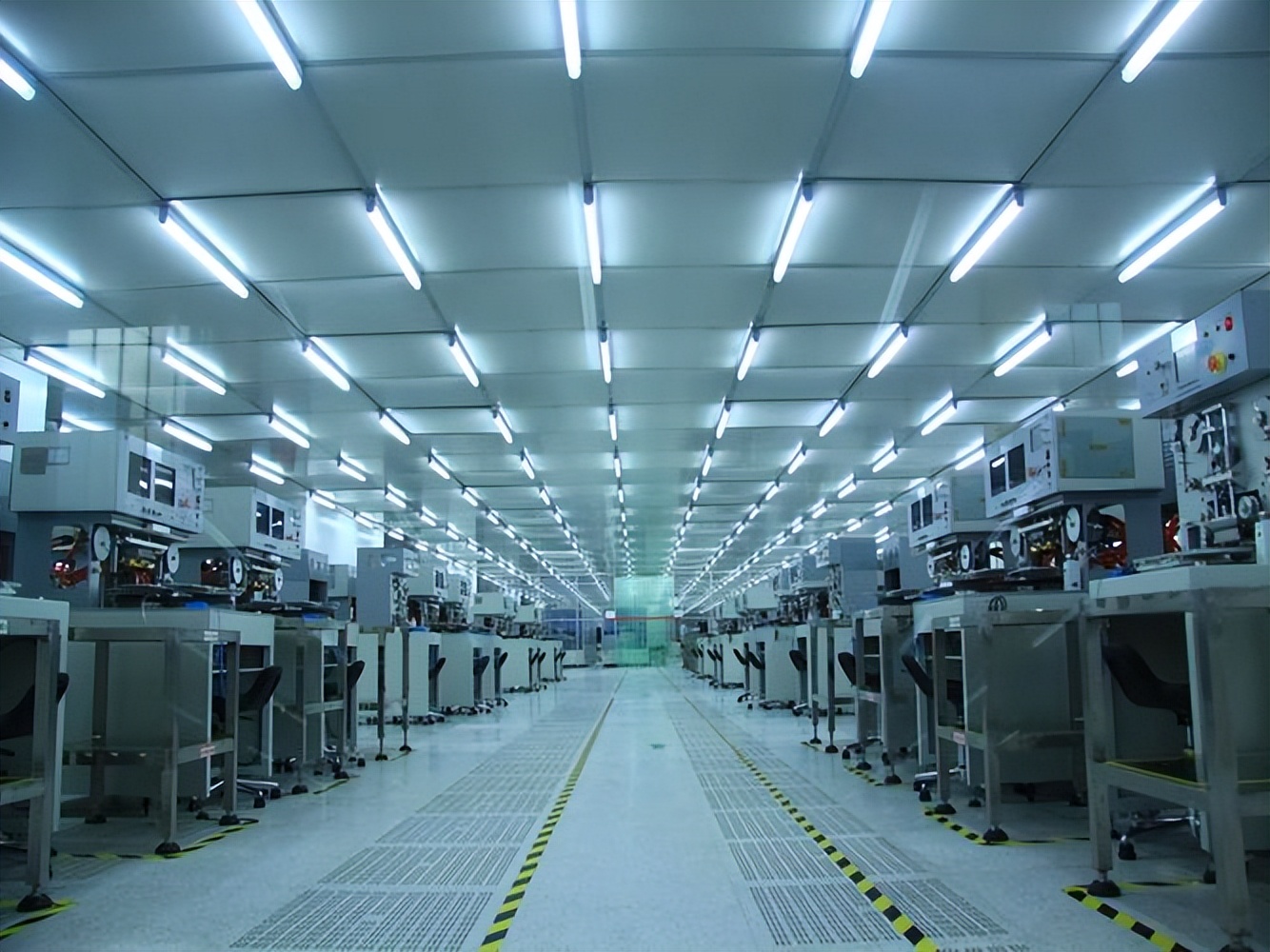 合洁科技电子净化工程:芯片洁净厂房装修时对照明灯光设计和要求