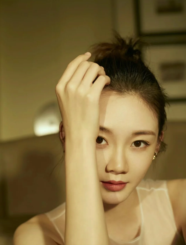 曾被冯小刚说"太能装"的"冯女郎"苗苗,这次打了一个漂亮"翻身仗"