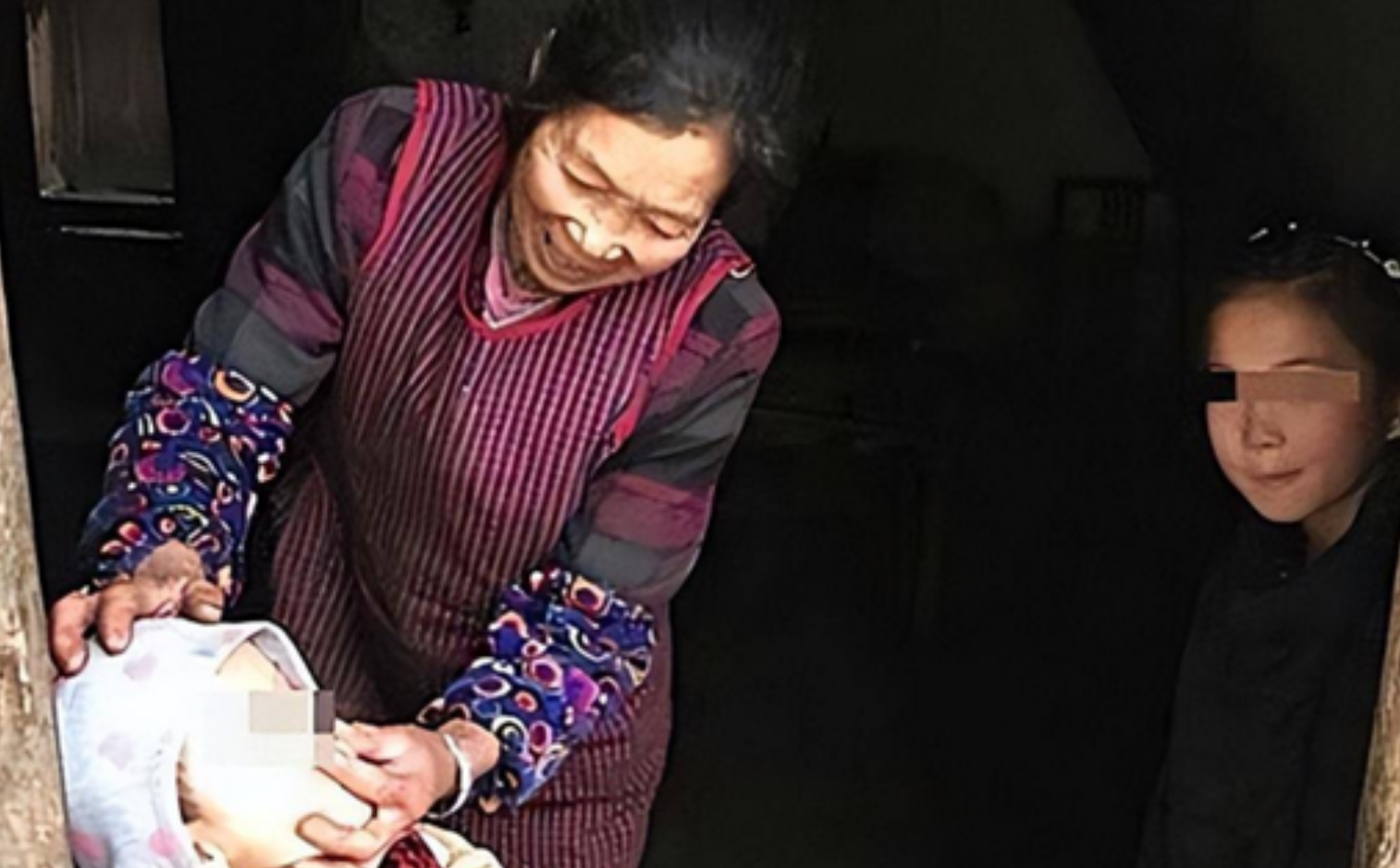 14年厦门孕妇车祸身亡,胎儿降生获赔百万,如今年满9岁生活贫苦