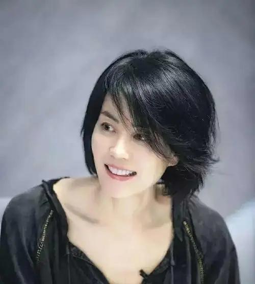 回顾王菲进不了前五徐小凤排第二十大女歌手究竟谁是第一