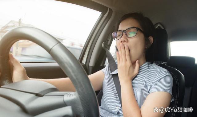 车开烂才懂高速犯困不靠喝红牛学1技巧提神不瞌睡