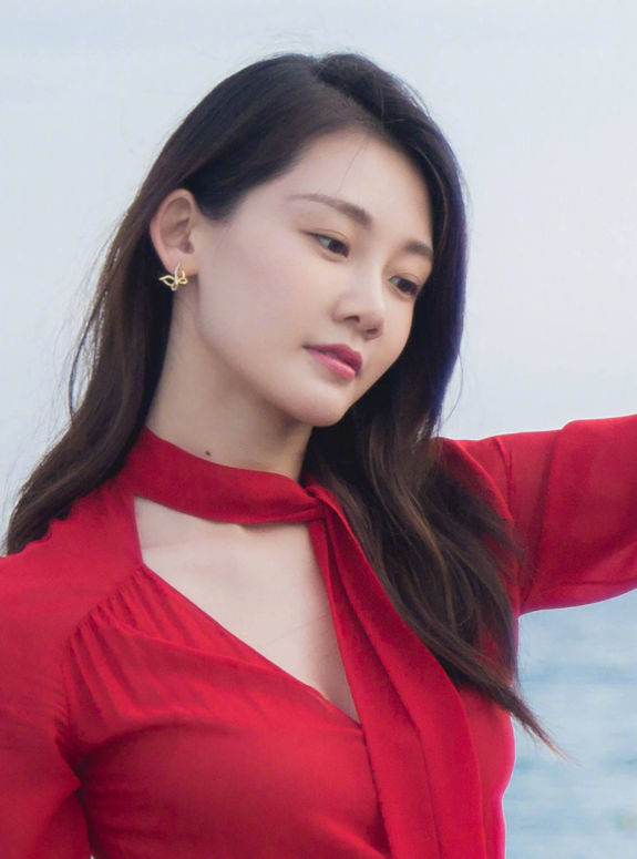 曾被冯小刚说"太能装"的"冯女郎"苗苗,这次打了一个漂亮"翻身仗"