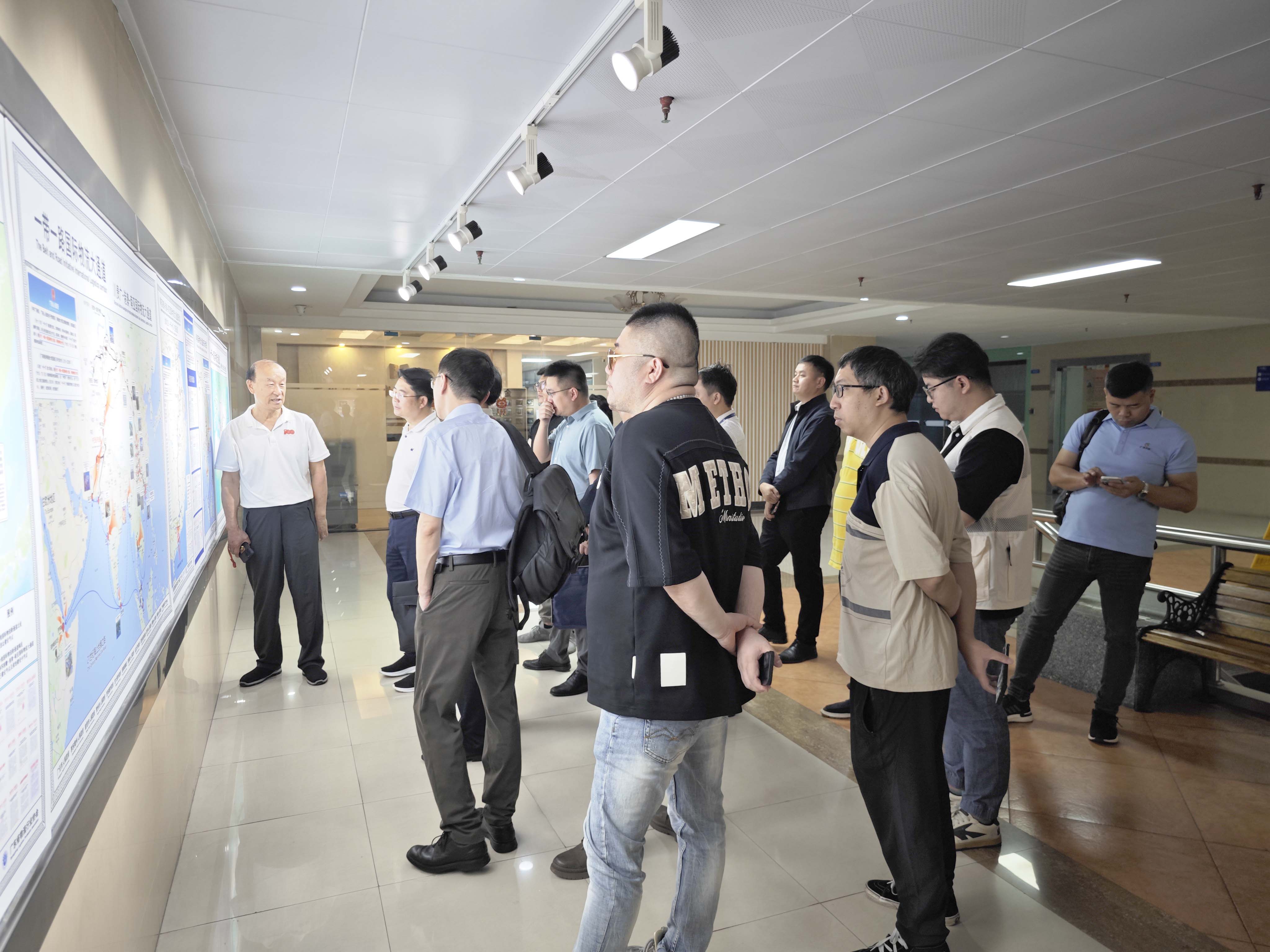 贵州省商务厅副厅长令狐绍辉一行莅临协会交流