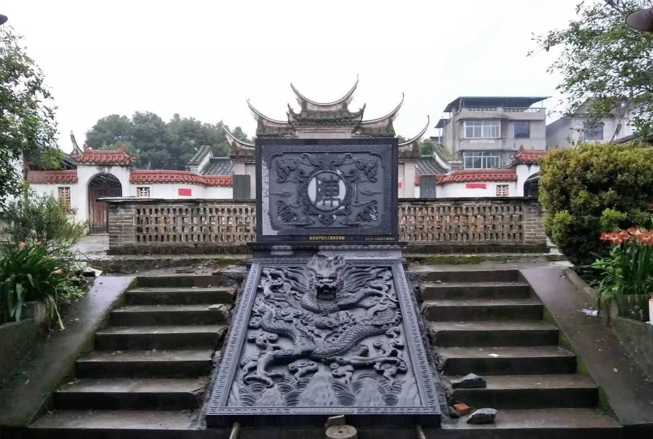 三明宗祠:永安贡川陈氏大宗祠 星聚璧奎常焕彩花联棣萼每天辉