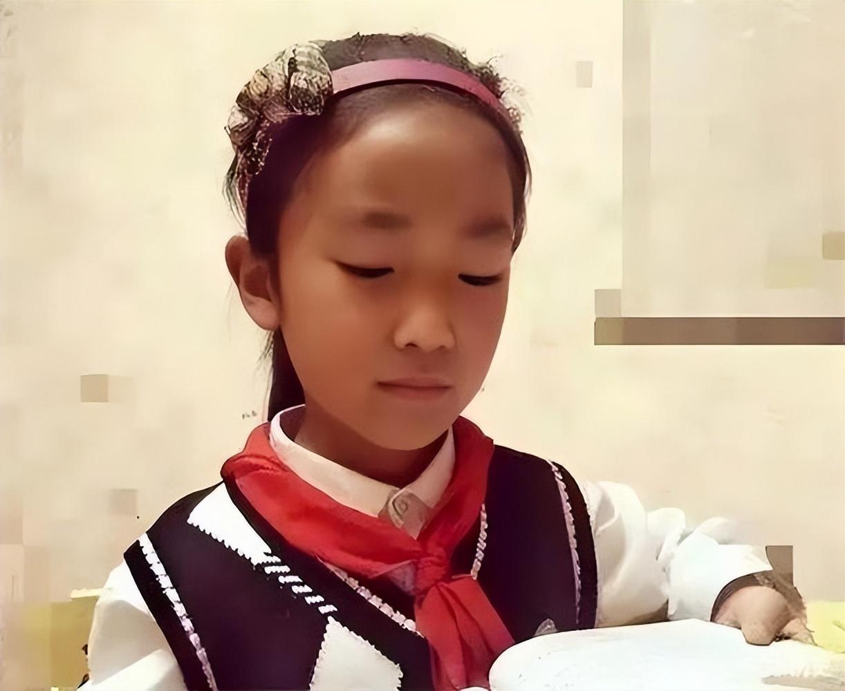 07年,内蒙6岁女孩因特殊能力,被部队破格录取,成为最小军官