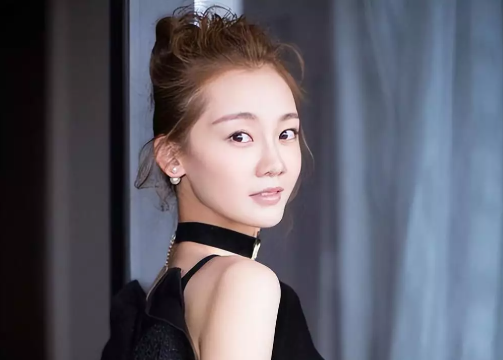曾被冯小刚说"太能装"的"冯女郎"苗苗,这次打了一个漂亮"翻身仗"