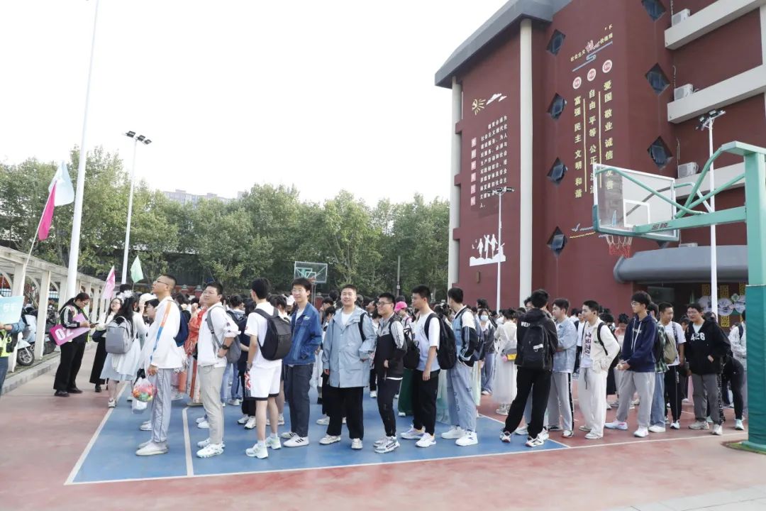 西安市车辆中学举行2024届汉式成人礼