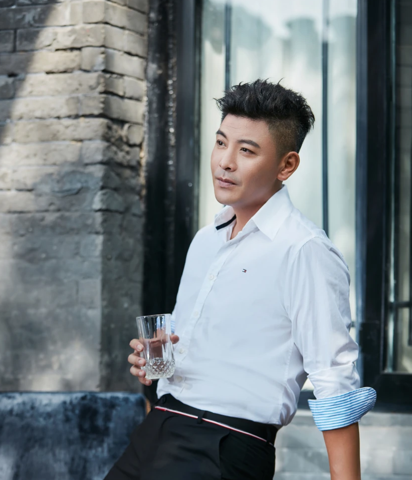 回顾演员吴其江:长得帅演技好,能叫上名字的人却不多早就该火了