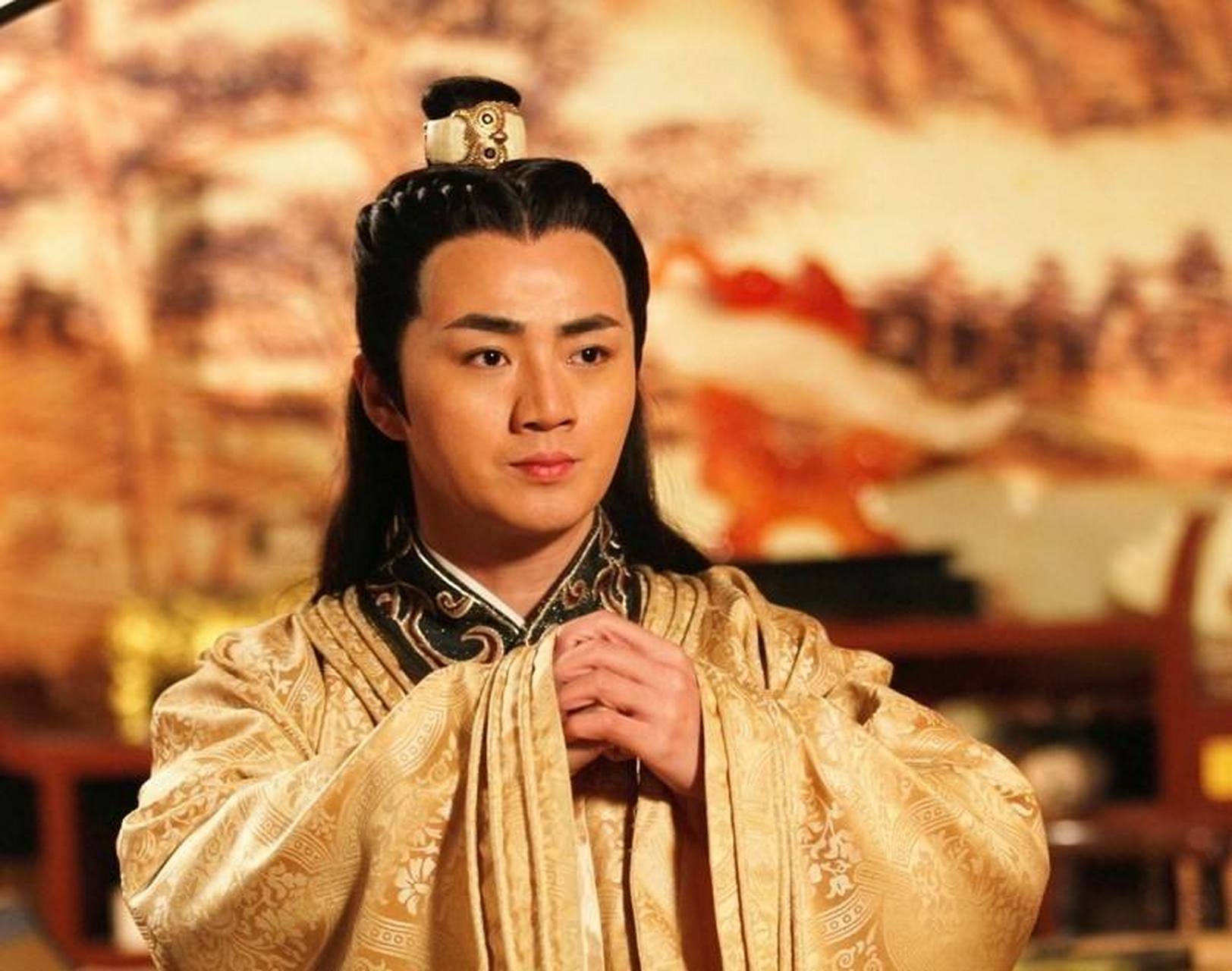 唐军占领长安后,李渊派李世民平定薛氏政权,收编降将,但旁仚地叛唐并