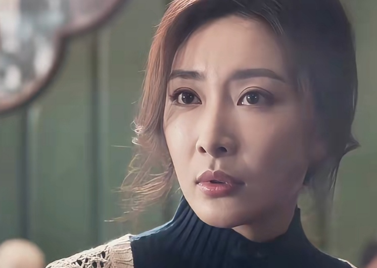 她与恋人重逢时的吃惊,喜悦,千言万语,欲言又止演绎到了极 演员周知