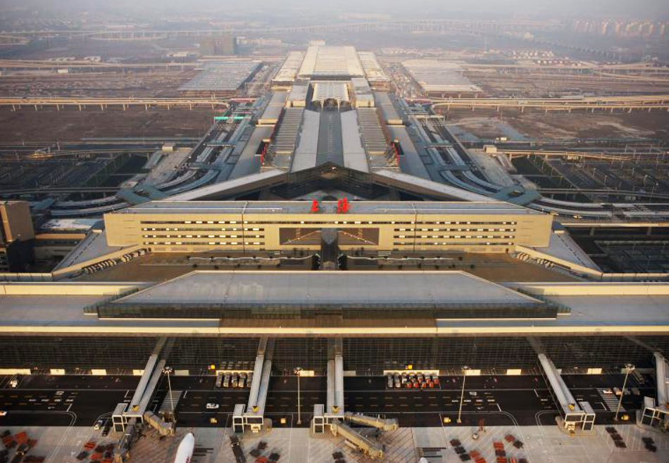 上海虹桥综合交通枢纽位于上海中心城区西侧的虹桥机场旁,是在老虹桥