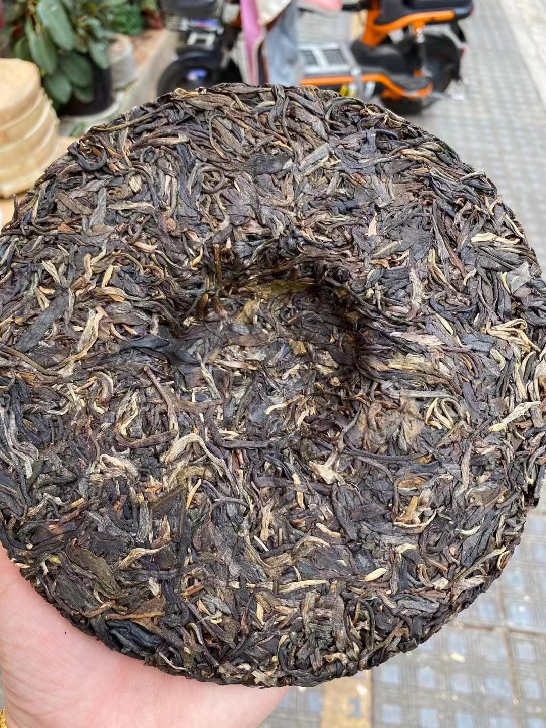老班章,这个名字在茶叶爱好者中可是如雷贯耳.