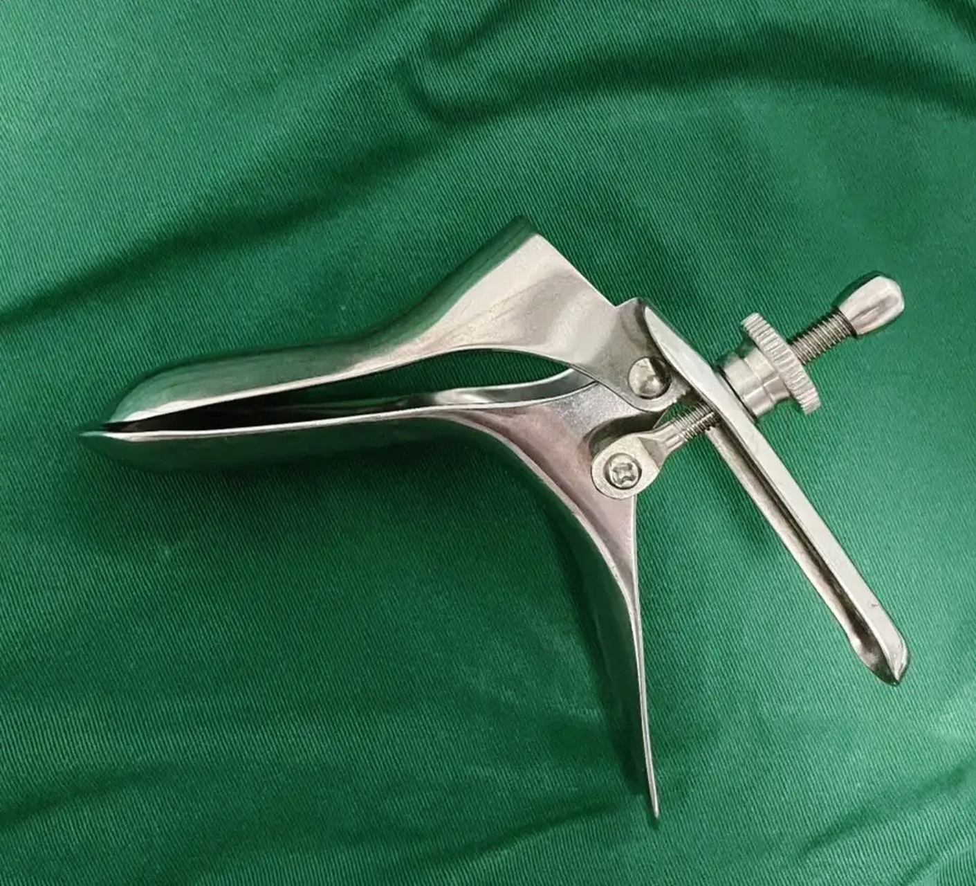 今天刚做了tct和hpv检查,鸭嘴钳放进去之后猛的放开,疼的我差点抽过去