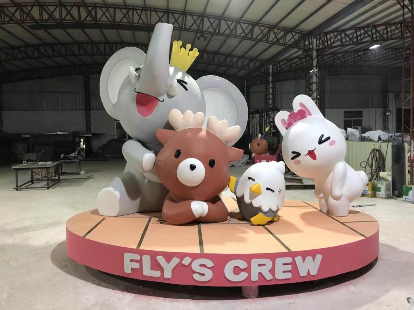 商场美陈玻璃钢卡通公仔雕塑ip吉祥物形象,为购物环境增添了魅力