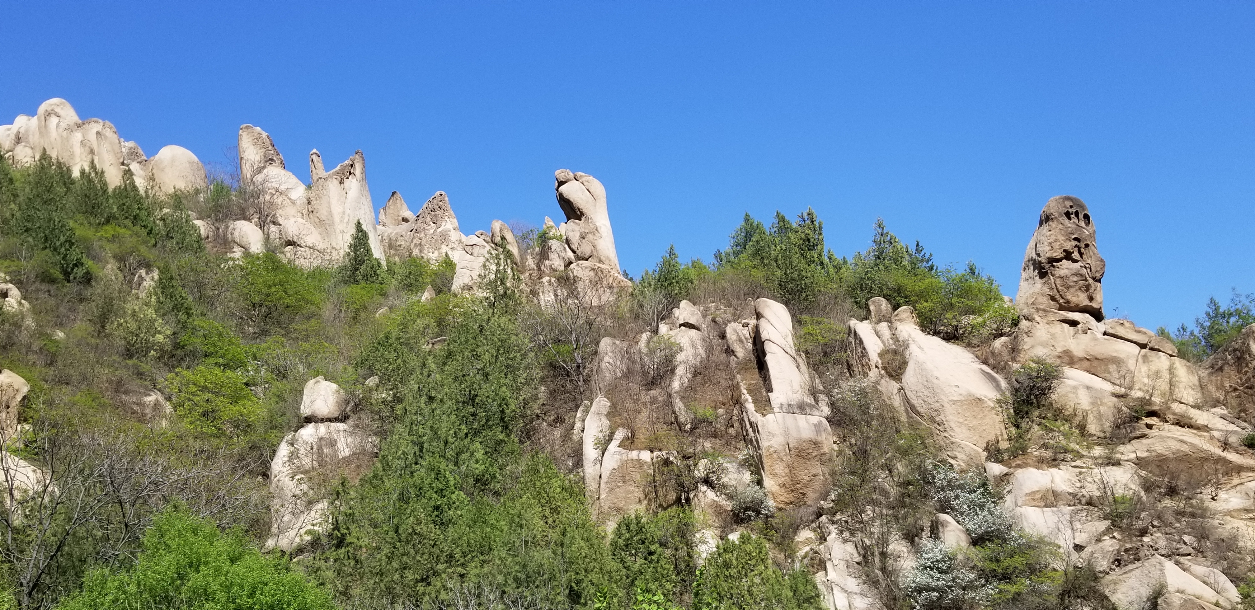 北京凤凰岭,惊现罕见的花岗岩风蚀奇观,怪石之奇绝堪比黄山