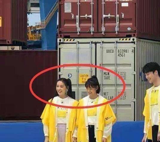 段奥娟身高163cm,当和蒋依依同框,才知女团的外形优势