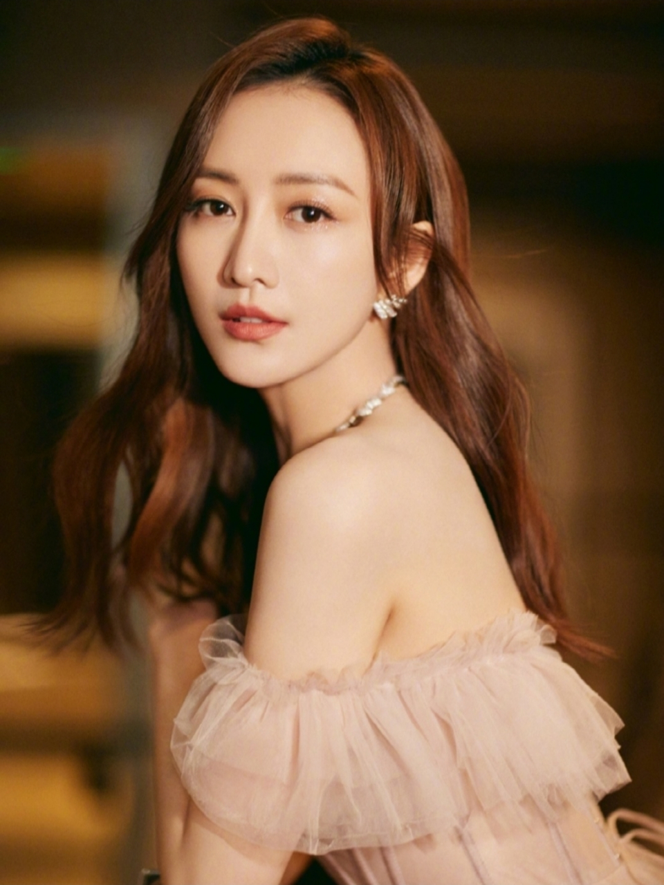 王鸥时尚写真大赏,高贵优雅气质尽显,长卷发温柔恬静惹人爱!