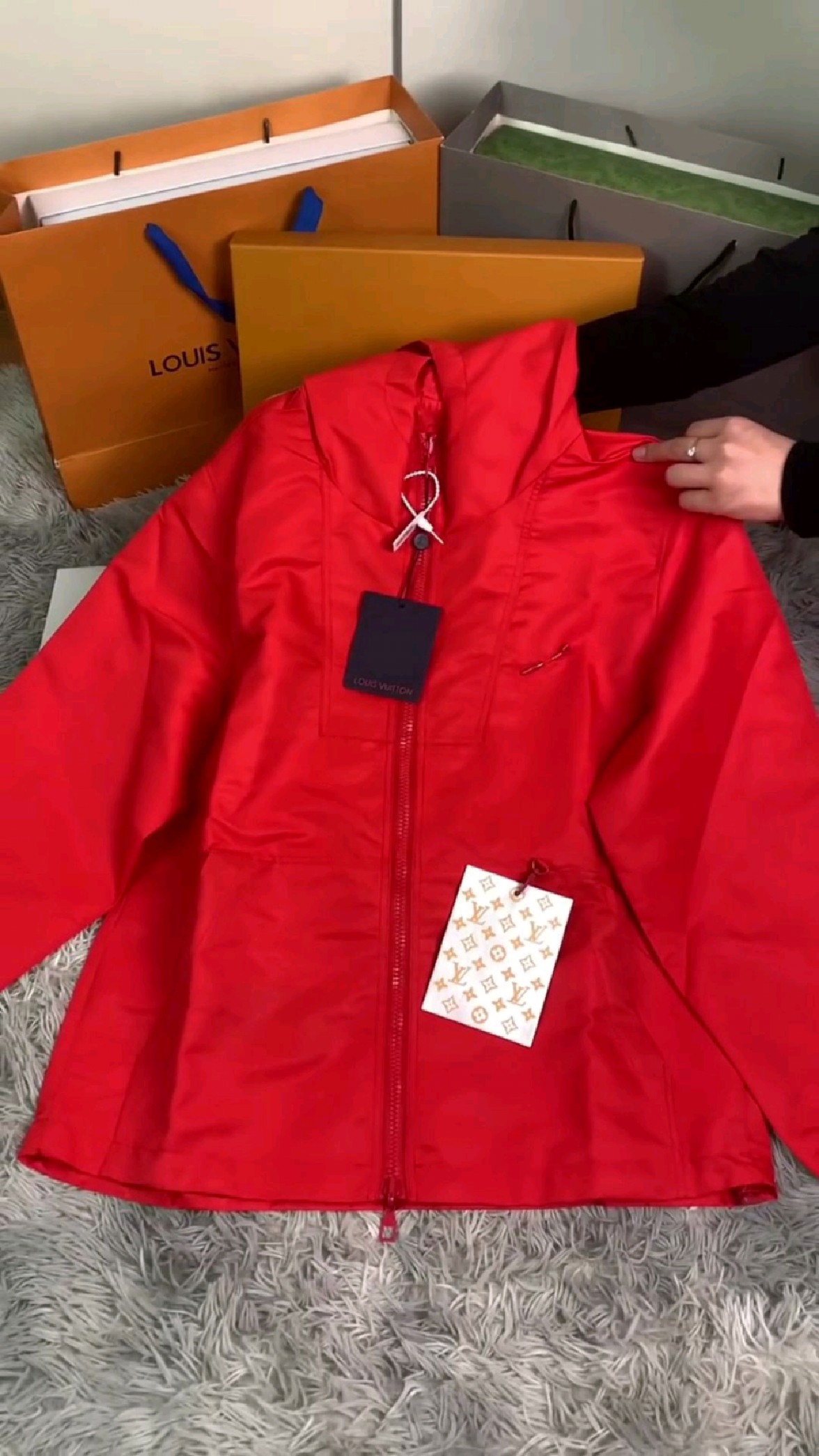 路易威登双面提花新年红夹克外套酷炫有型