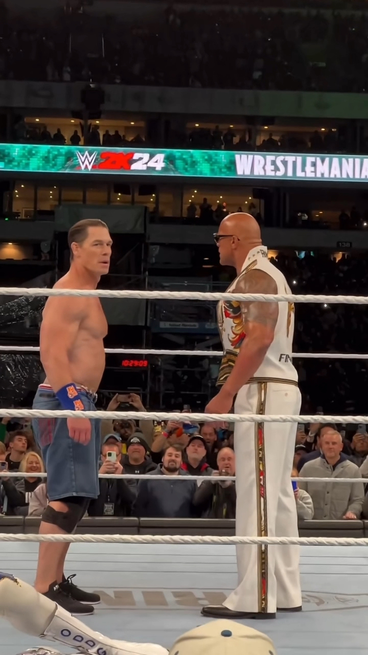 巨石强森和约翰塞纳终于相遇 塞纳被强森锁喉爆摔-度小视