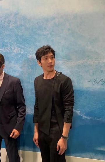 井柏然出席万宝龙表展,被吐槽姨母相,很难相信他是刘雯男友