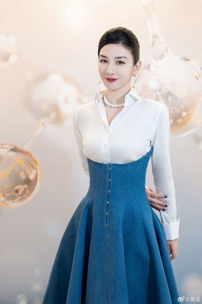 黄奕李英爱在首尔相遇