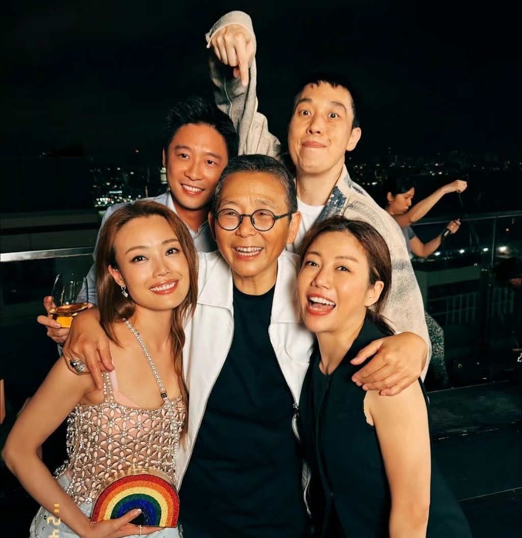 容祖儿的骨相不得不说是真的很好,她的颜值在美女如云的娱乐圈里来说