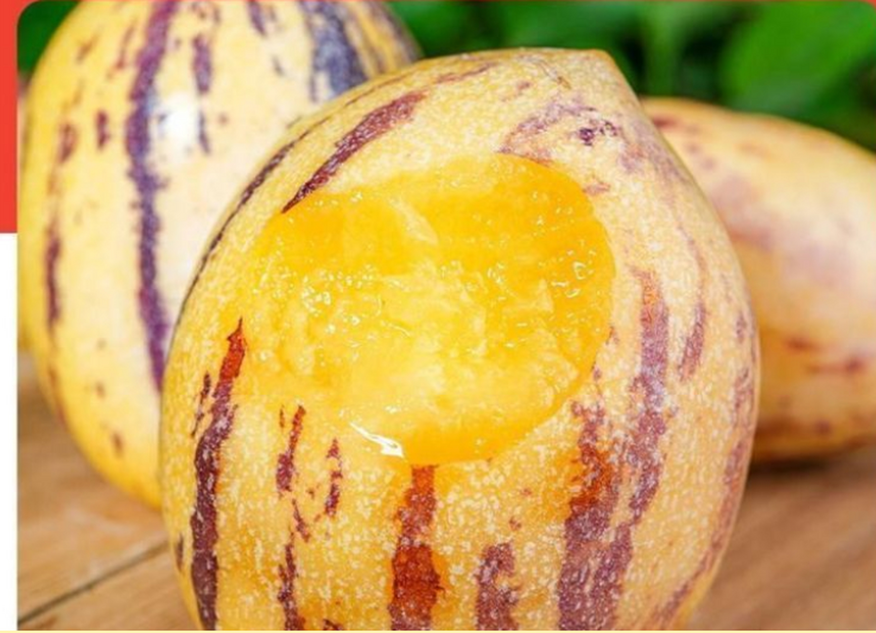 甘肃民勤出产的人参果,果实肉黄饱满,树上熟,新鲜当季,口感鲜美.