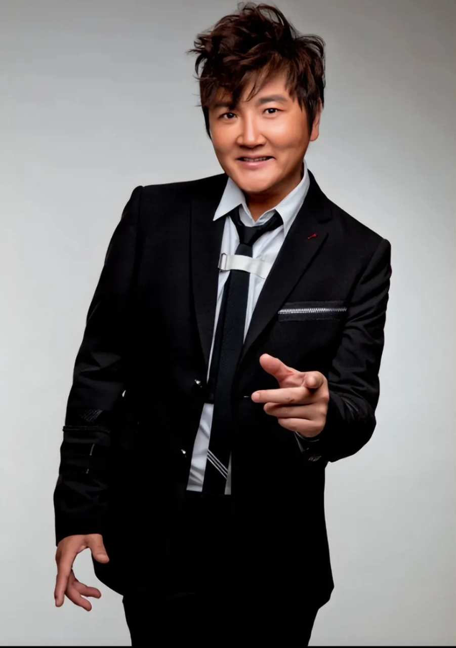 最近偶尔刷到一个视频,是孙楠和陈楚生合唱《无名的人》.