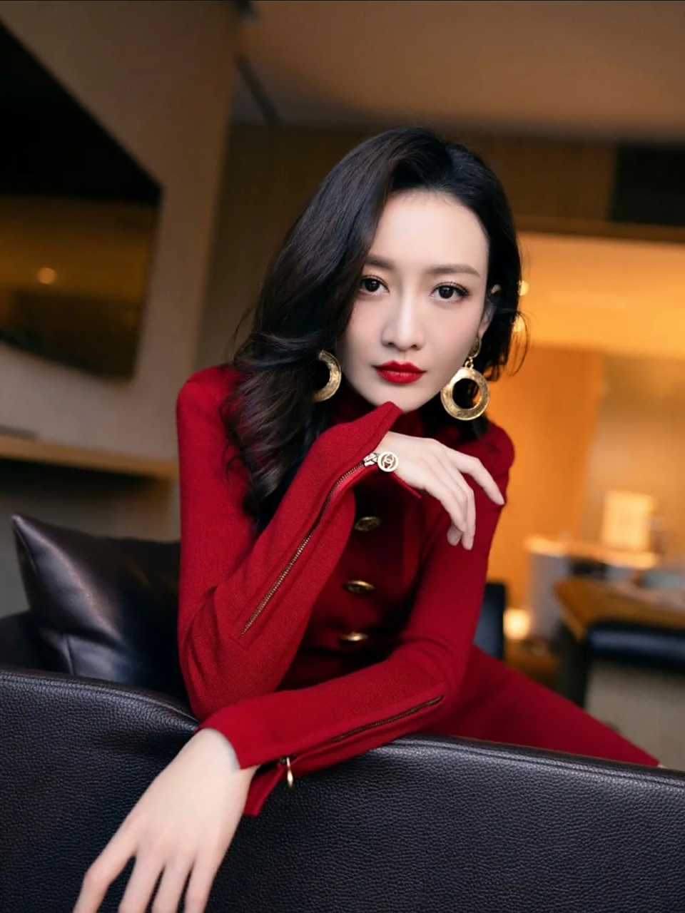 王鸥时尚写真大赏,高贵优雅气质尽显,长卷发温柔恬静惹人爱!