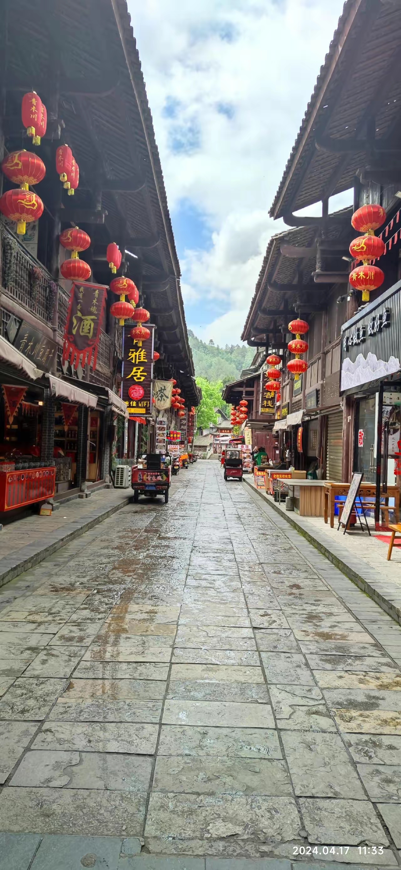 青木川古镇,坐落在陕西省汉中市宁强县的怀抱中,如同一颗璀璨的明珠