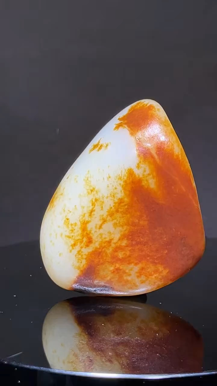 和田玉红皮白肉的太漂亮了朋友们#和田玉#和田玉籽料#新疆和田玉