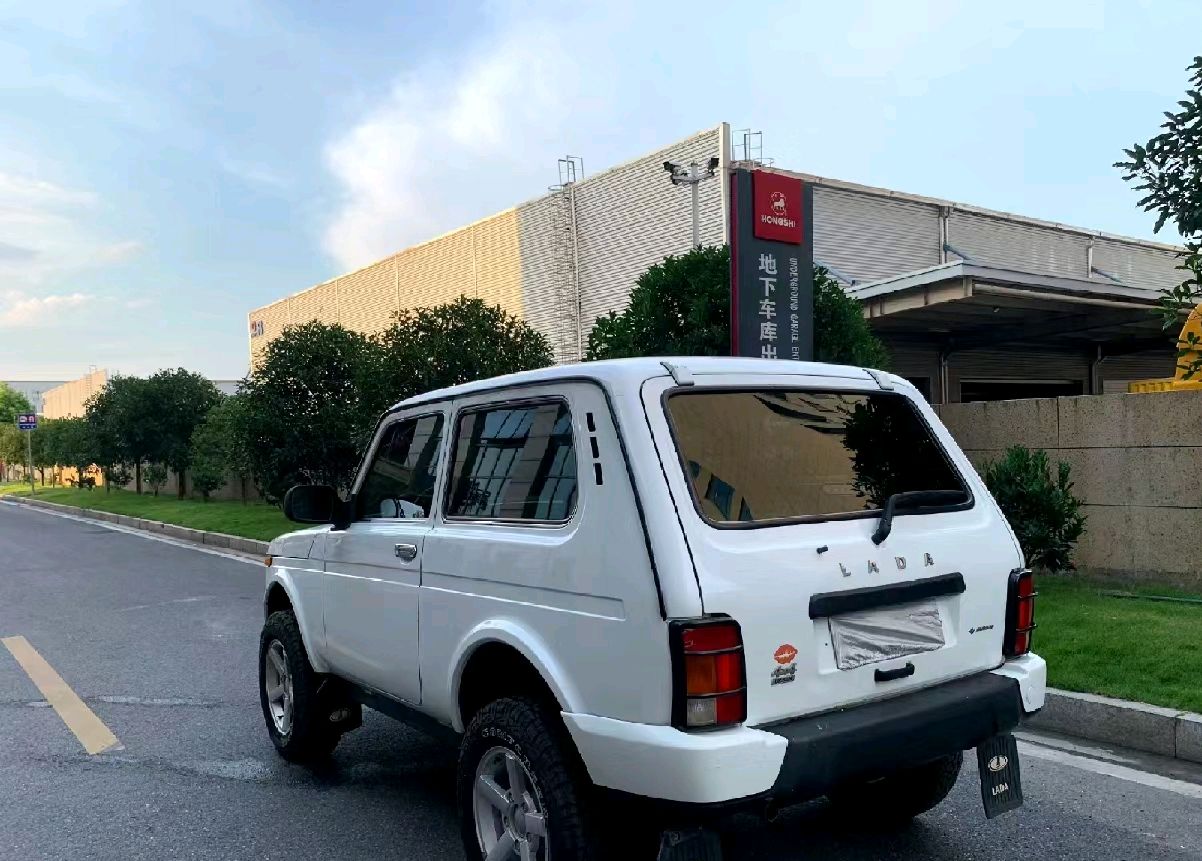 拉达尼瓦硬派四驱越野车,越野传奇再度归来