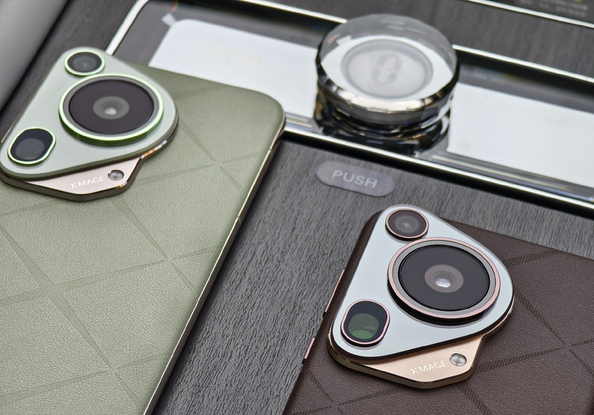 华为p70 ultra开箱:香颂绿惊艳登场,伸缩摄像头成最大亮点!