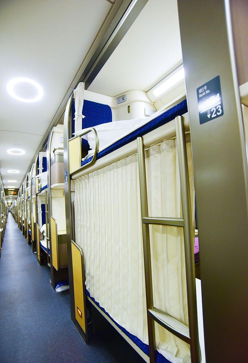 这不仅关乎座位使用权,更涉及公共空间秩序与人情味的思考