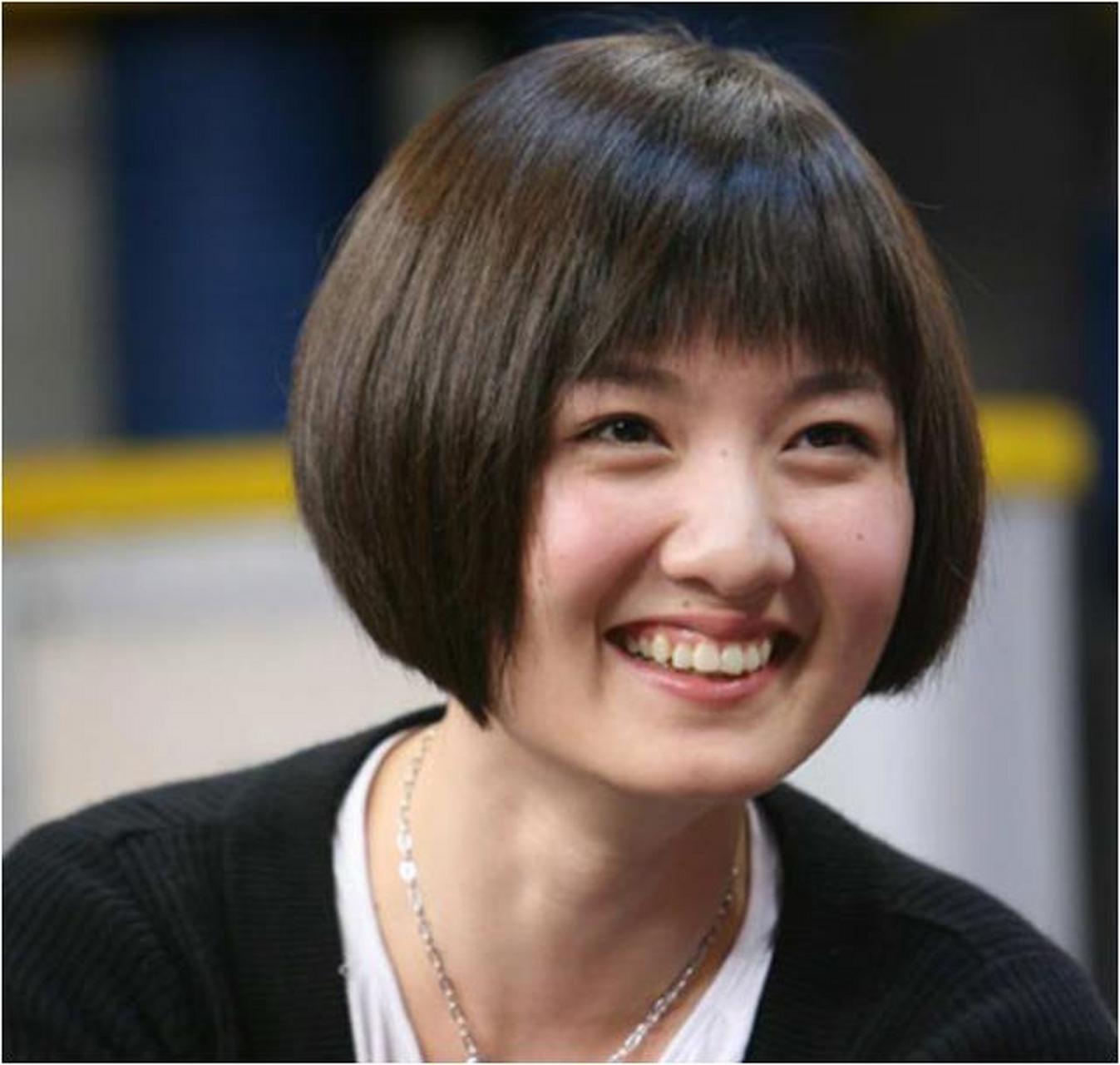 蒋小涵,童星出身,因《海尔兄弟》主题曲《雷欧之歌》走红.