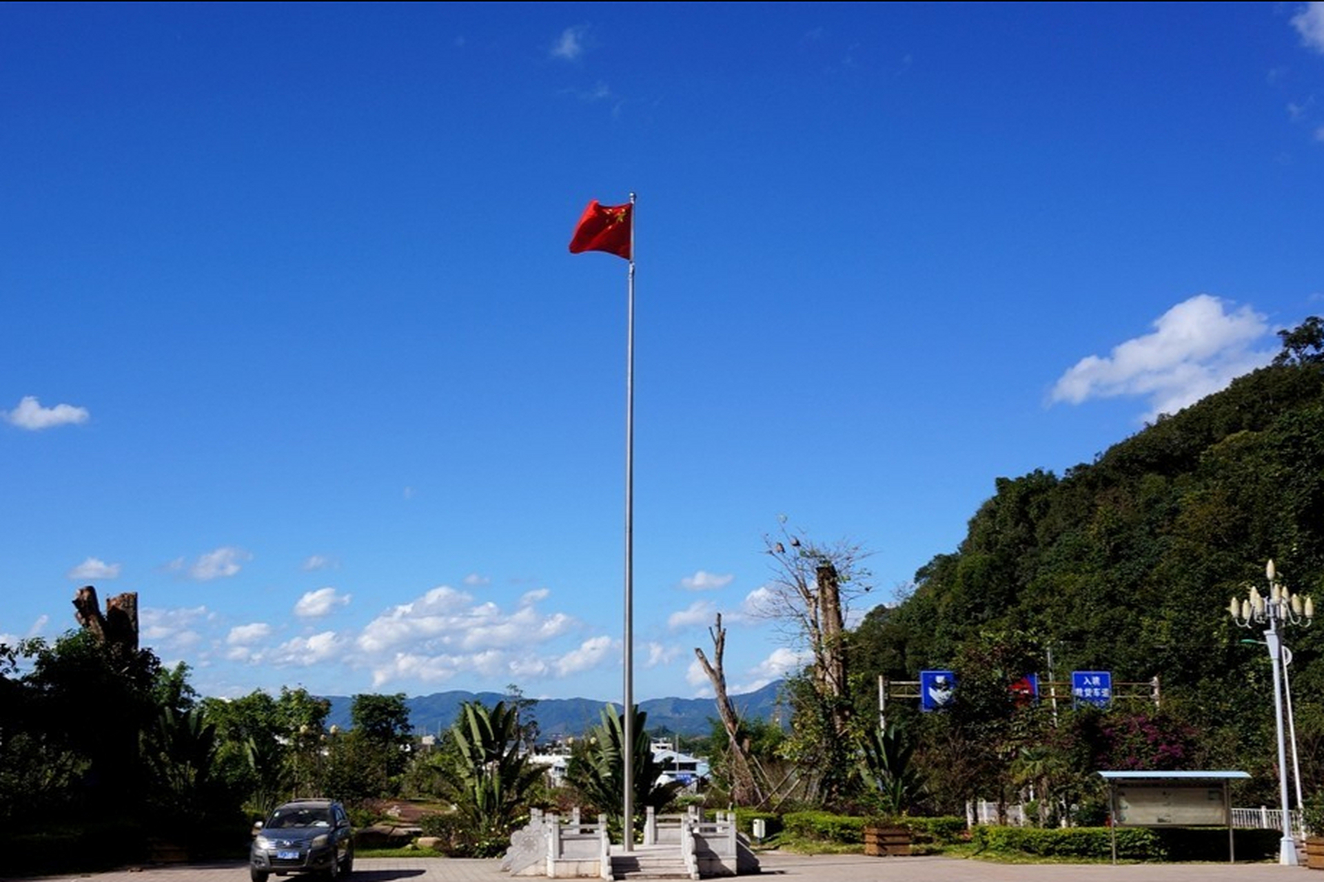 探访中老边境的江城县勐康口岸,感受异国风情!