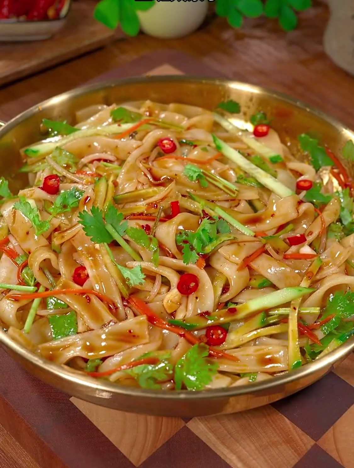 上班太累了不想做饭,教你做道懒人酸辣凉河粉