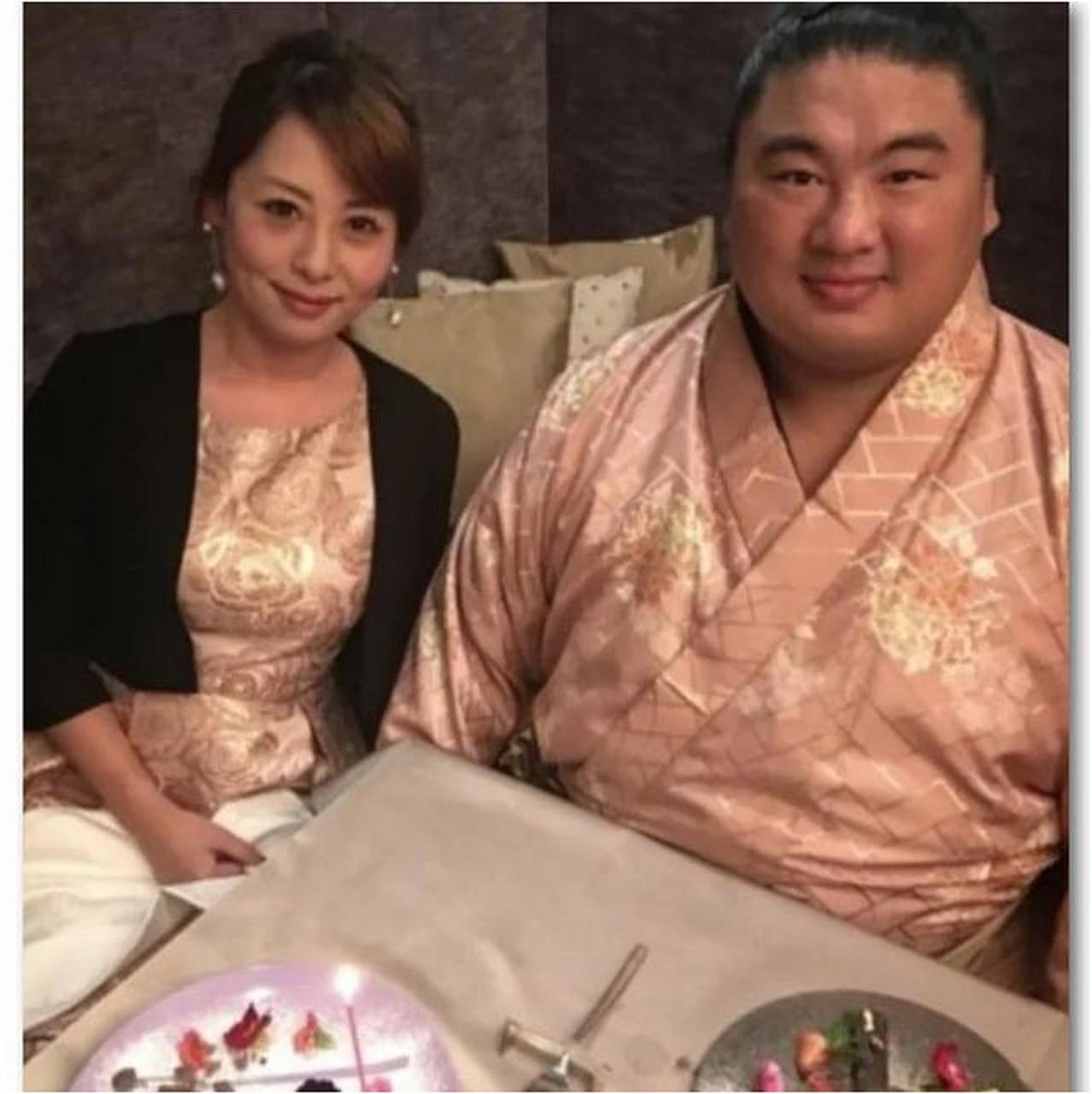 相扑选手的老婆图片