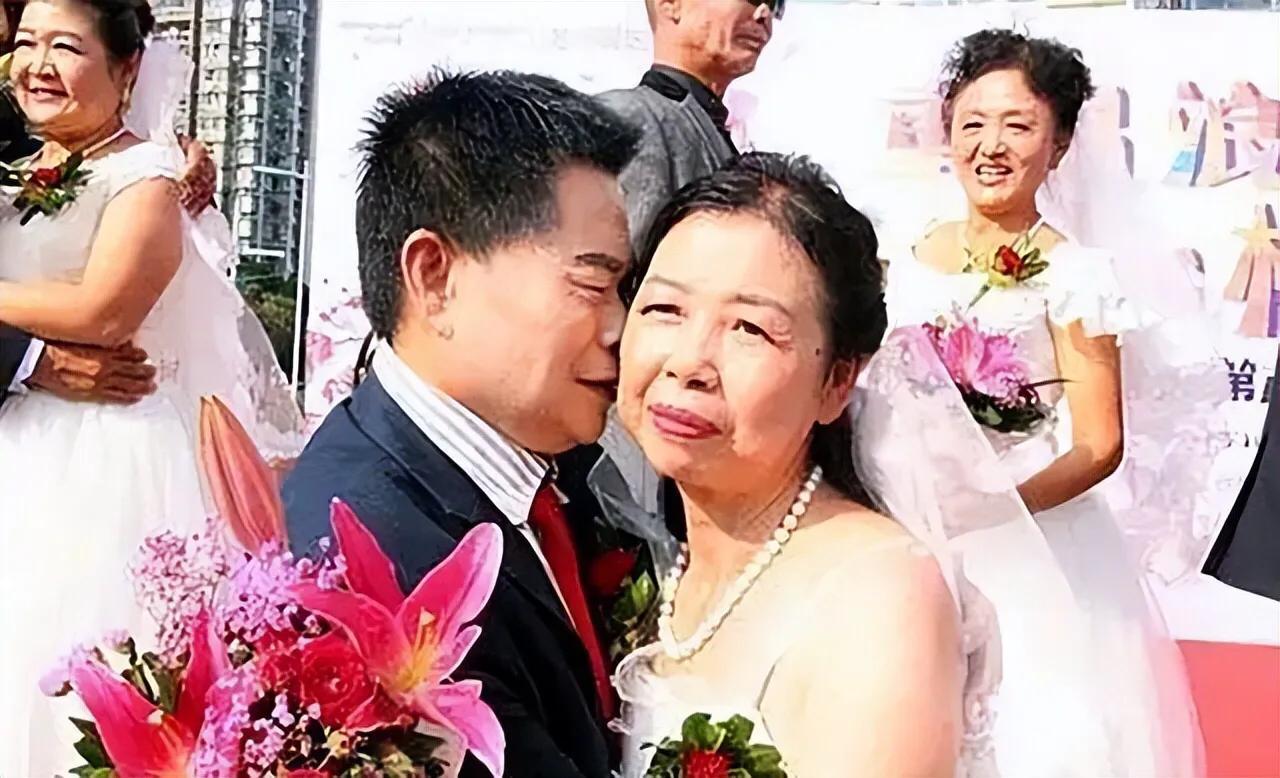 2014年60后大妈第二次结婚嫁80后小伙,多年过去了,如今恩爱依旧