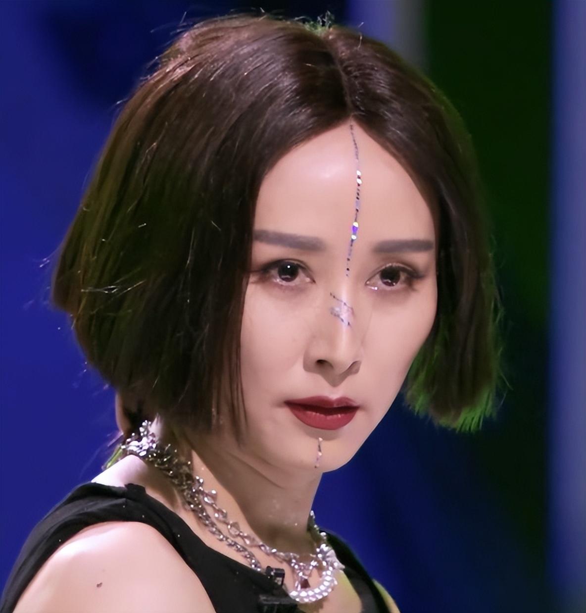 消失几个月后高调回归我们终究还是低估了歌坛大姐大那英