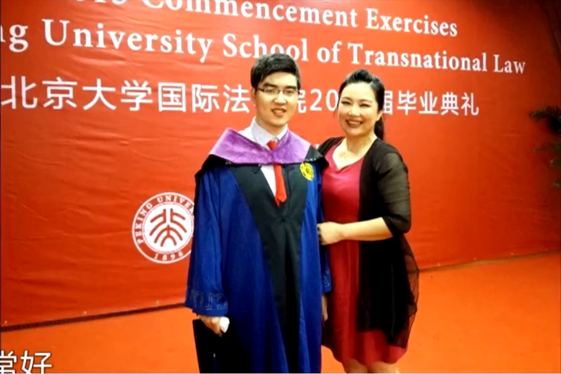 正是由于邹翃艳一直以来的坚持,到了一定的年纪,丁丁也可以正常进入