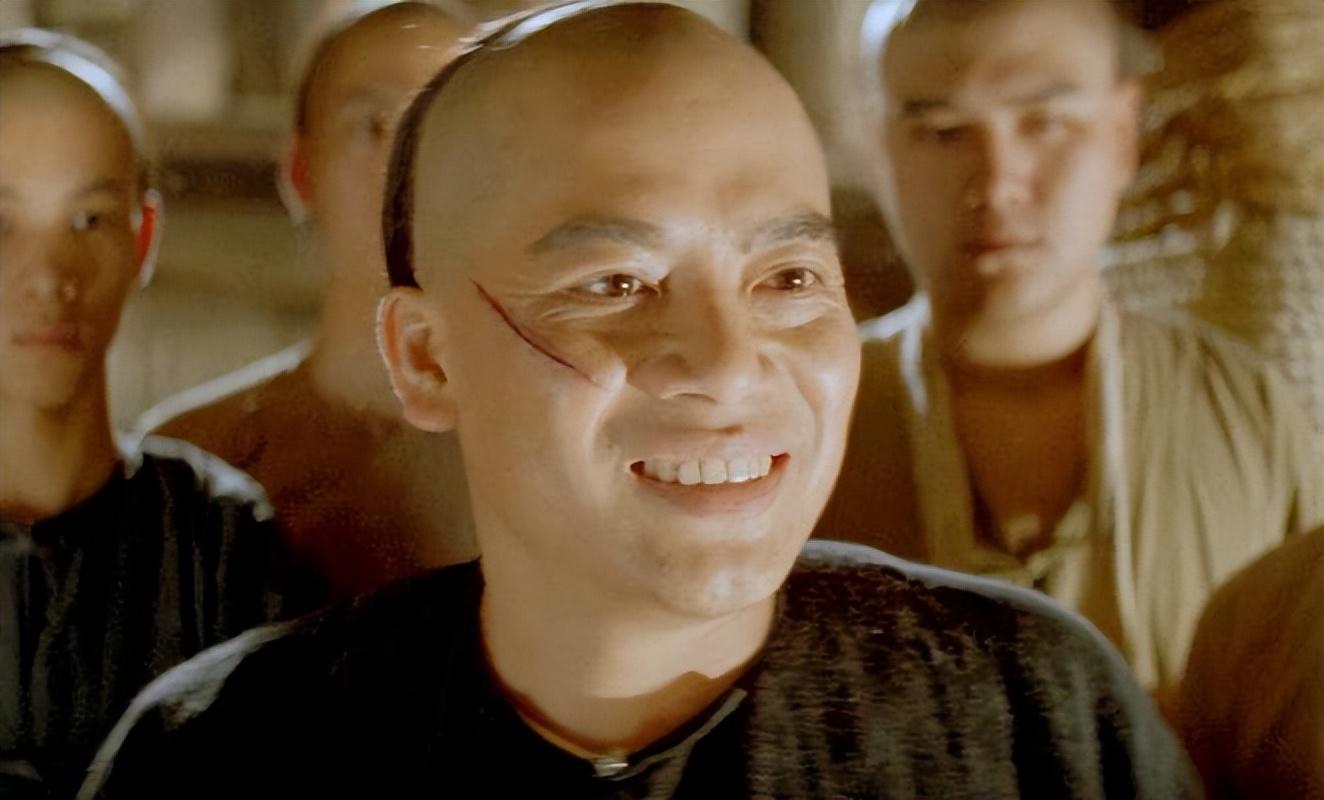 直到1991年李连杰的《黄飞鸿》系列中,邱建国再次复出饰演一个反派