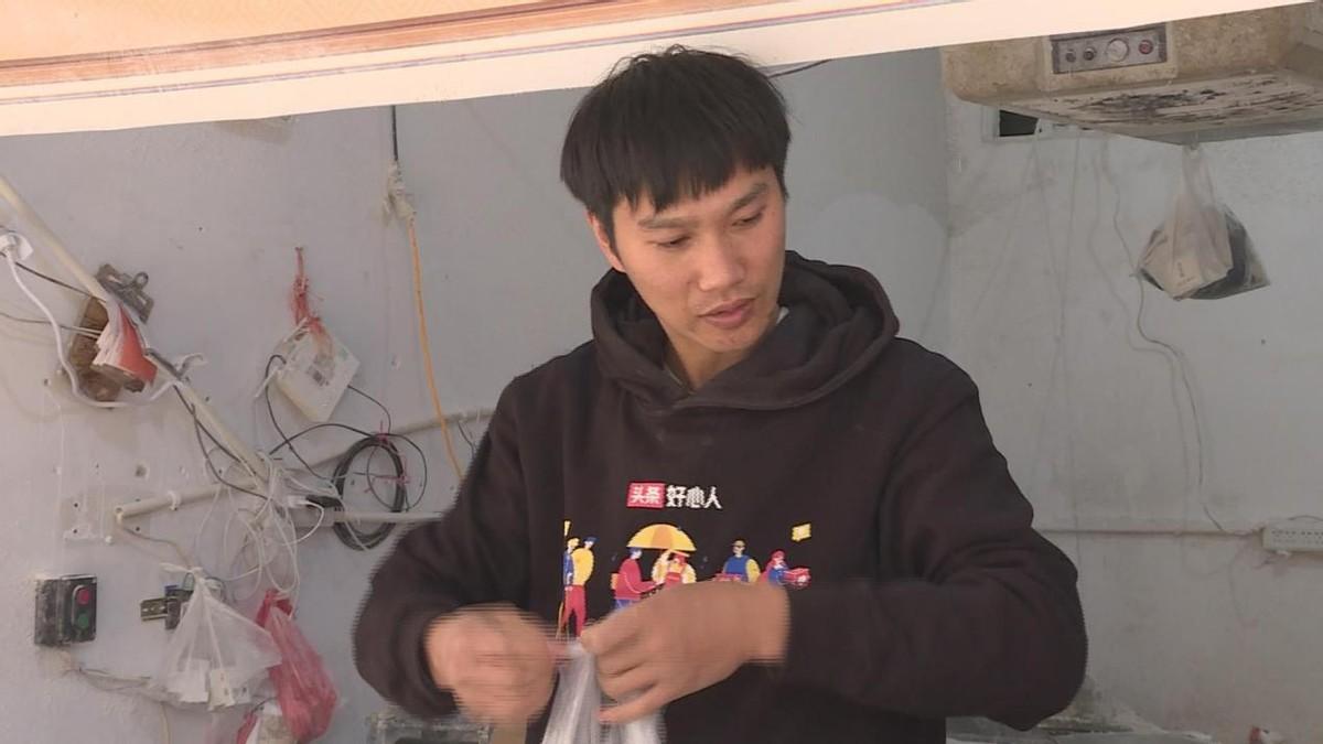 回顾浙江老人用手绘纸币买面一骗就是9年店主我心甘情愿