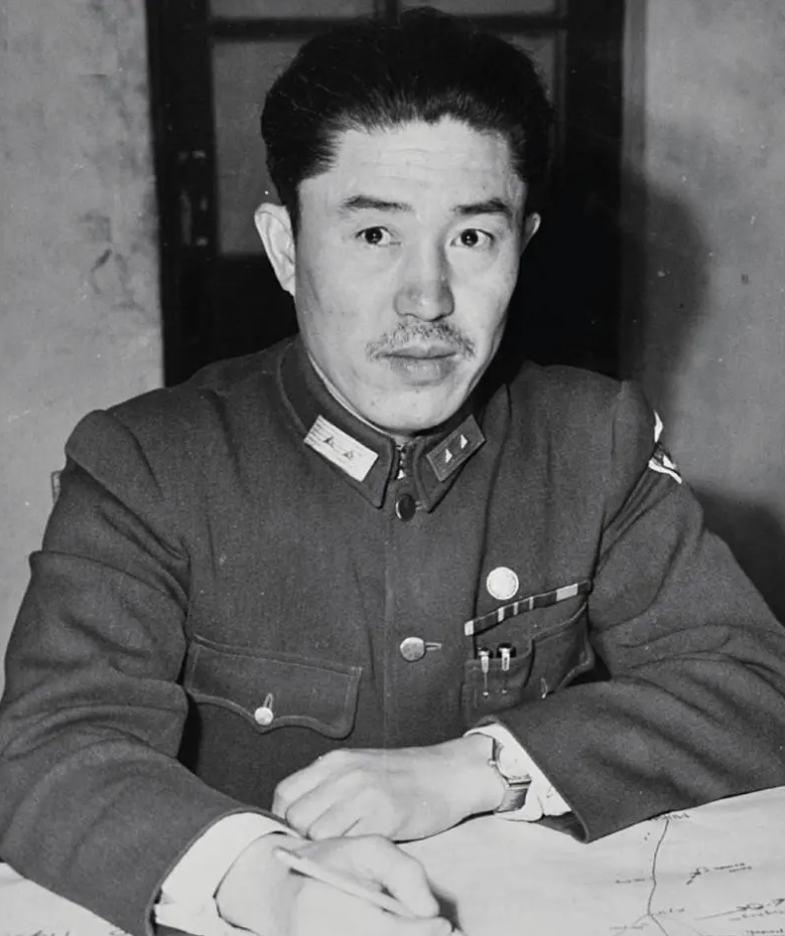 曾泽生将军曾任国军军长城市和平解放第一人党外的开国中将